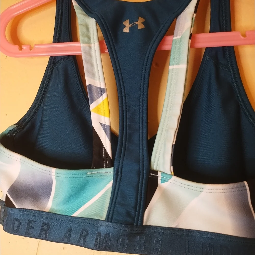 Under Armour Women's Emerald Green Sports Bra Size Small‎